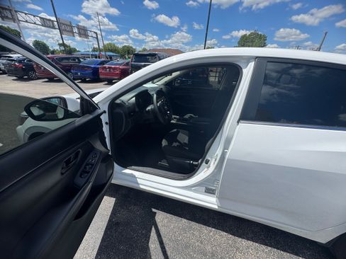 Used 2024 Nissan Sentra S FWD image 6