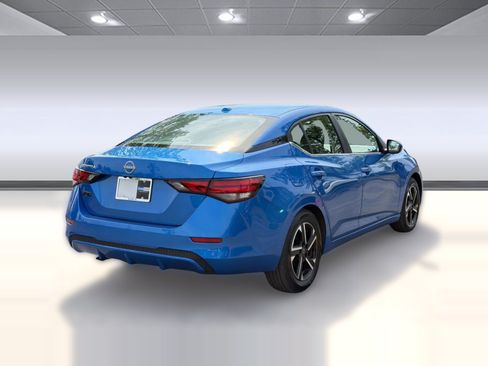 Used 2025 Nissan Sentra SV FWD image 8