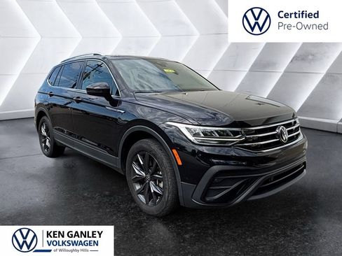 Certified 2023 Volkswagen Tiguan SE w/ Panoramic Sunroof Package AWD/4WD image 4
