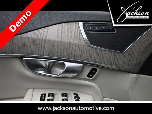 Certified 2024 Volvo XC90 T8 Plus w/ Protection Package Premier image 20
