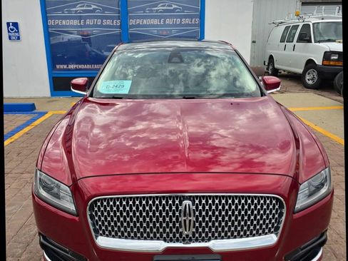 Used 2019 Lincoln Continental Select image 2