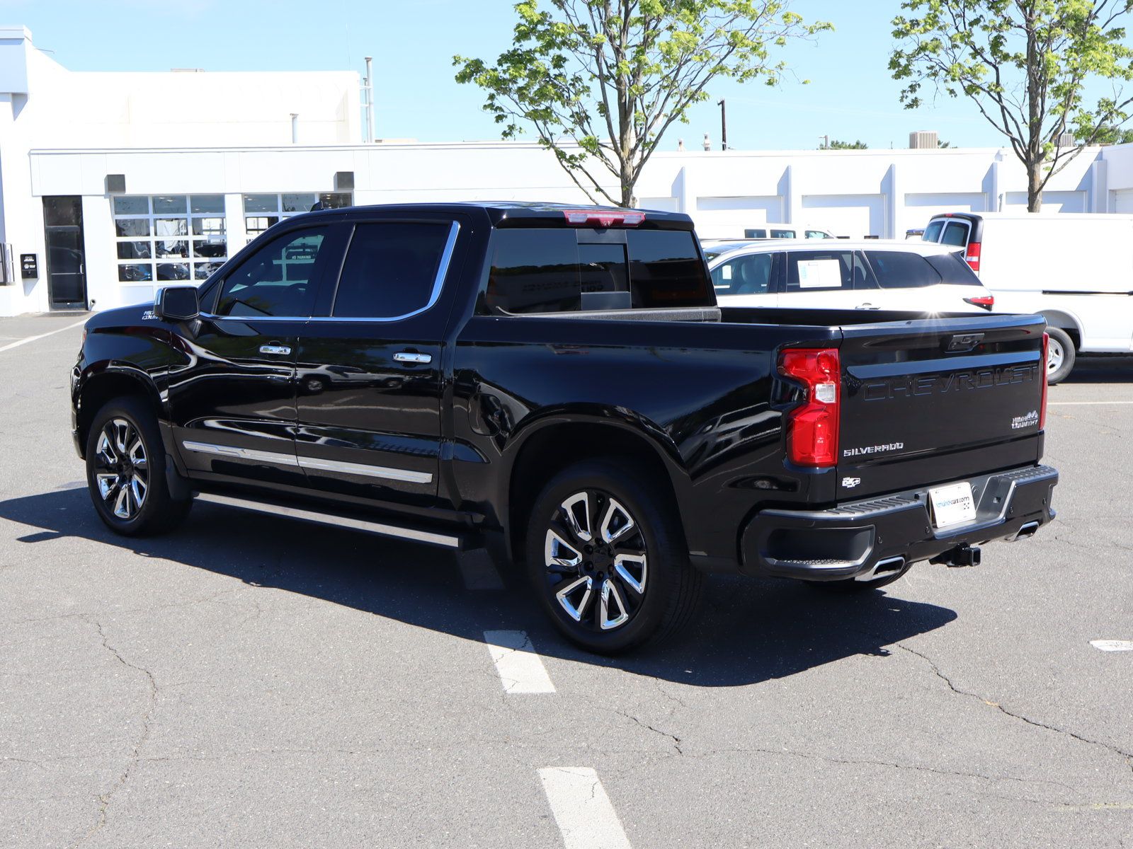 Used 2023 Chevrolet Silverado 1500 High Country w/ Technology Package AWD/4WD image 8