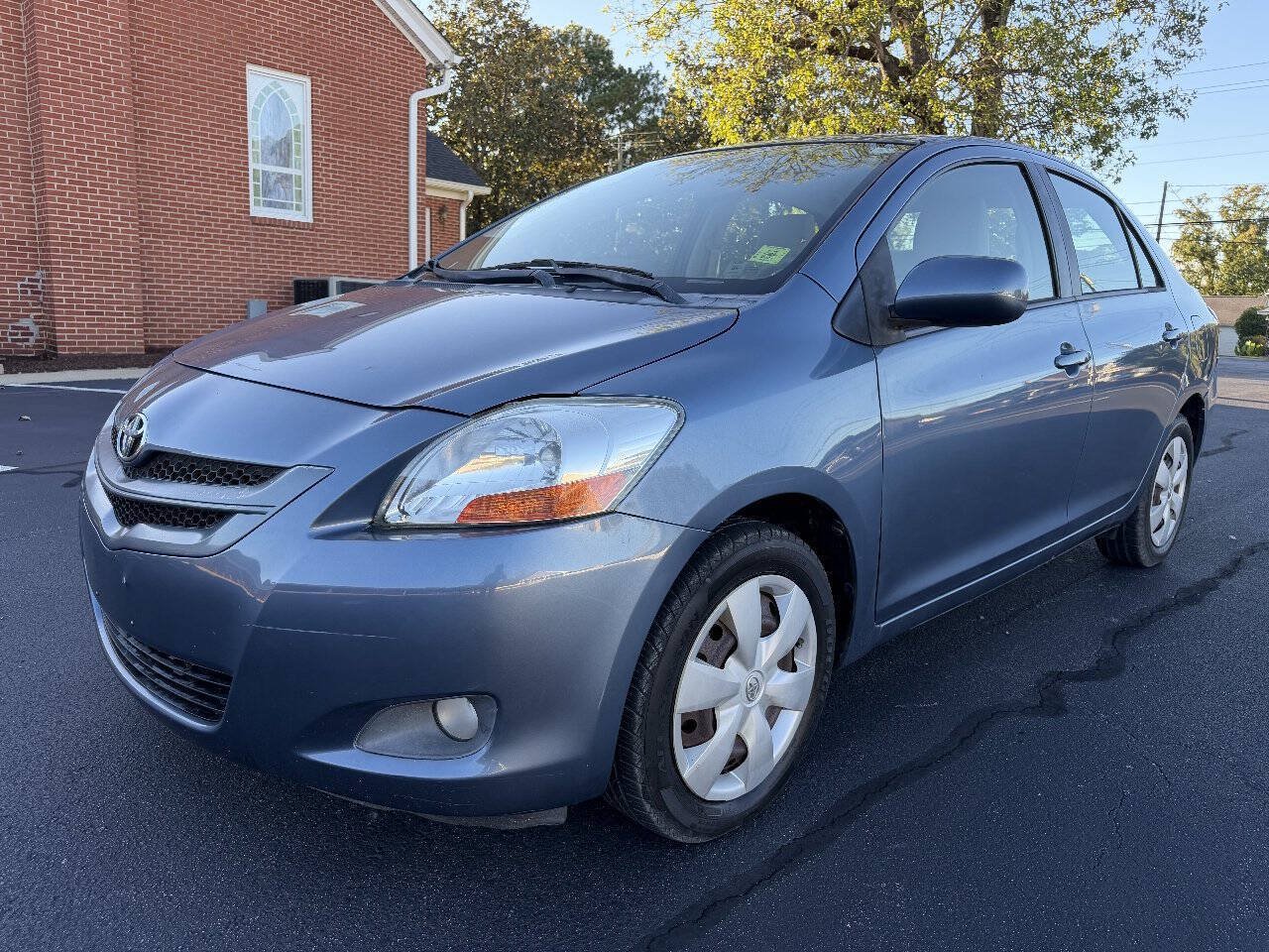 Used 2008 Toyota Yaris Sedan w/ Convenience Pkg FWD image 2