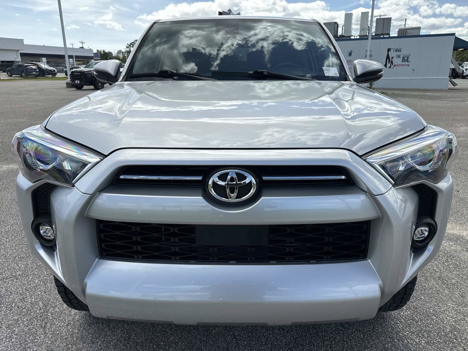 Used 2022 Toyota 4Runner SR5 Premium w/ Moonroof Package AWD/4WD image 9