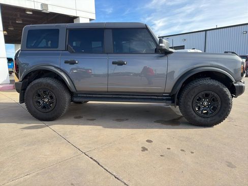 Used 2023 Ford Bronco Wildtrak image 2