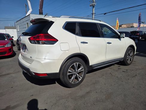 Used 2017 Nissan Rogue SL image 4