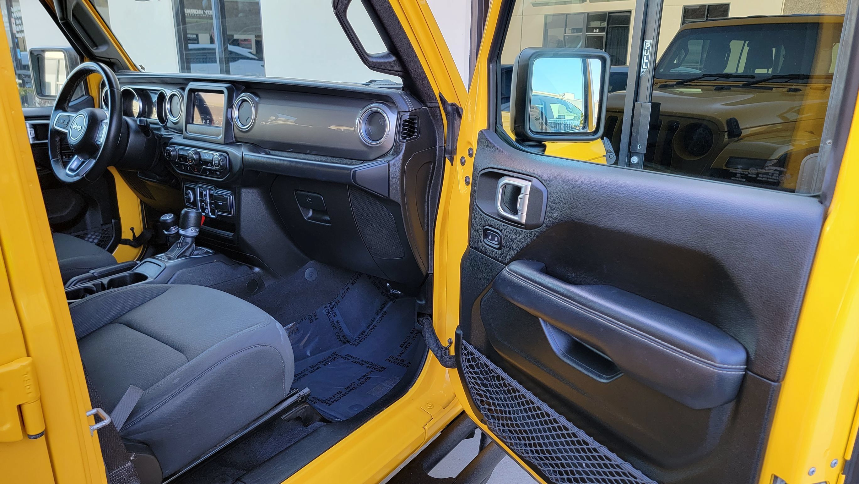 Used 2019 Jeep Wrangler Unlimited Sahara AWD/4WD image 38