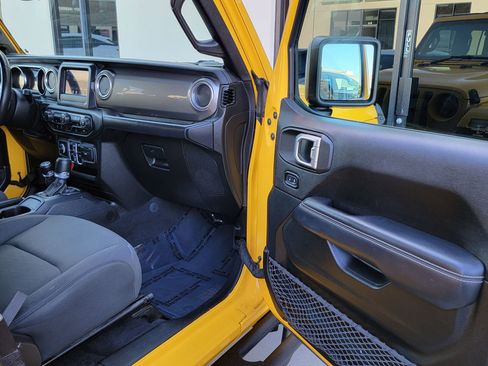 Used 2019 Jeep Wrangler Unlimited Sahara image 38