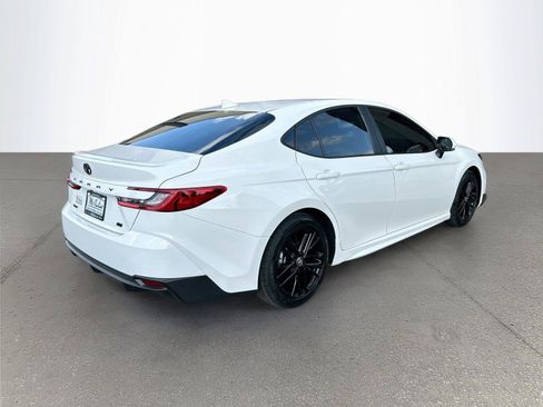 Used 2025 Toyota Camry SE w/ Convenience Package FWD image 4