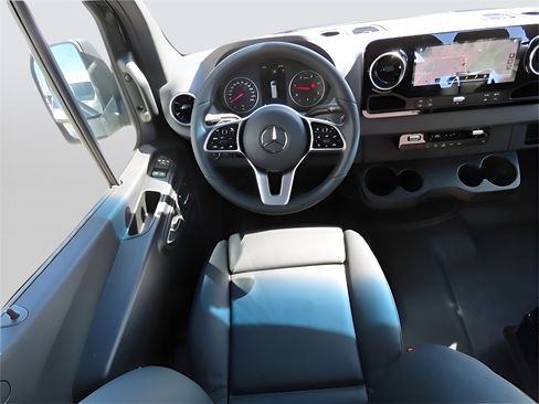 Used 2024 Mercedes-Benz Sprinter 2500 image 23