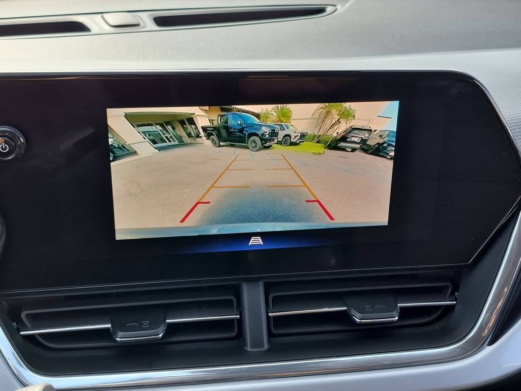 Used 2025 Chevrolet Trax LT FWD image 15