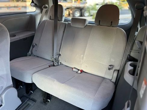 Used 2020 Toyota Sienna LE image 16