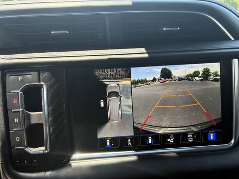 Used 2024 GMC Yukon XL Denali AWD/4WD image 36