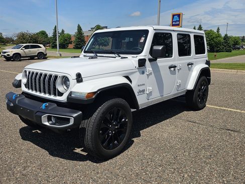 Used 2024 Jeep Wrangler Unlimited Sahara AWD/4WD image 3