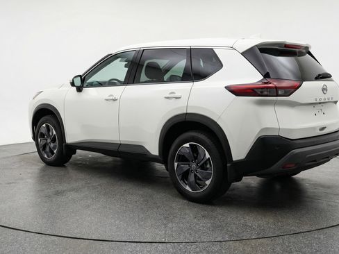 Used 2025 Nissan Rogue SV AWD/4WD image 6