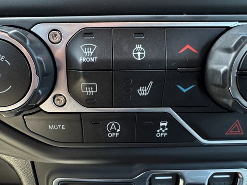 Used 2021 Jeep Gladiator Mojave w/ Uconnect 4C Nav & Sound Group image 30