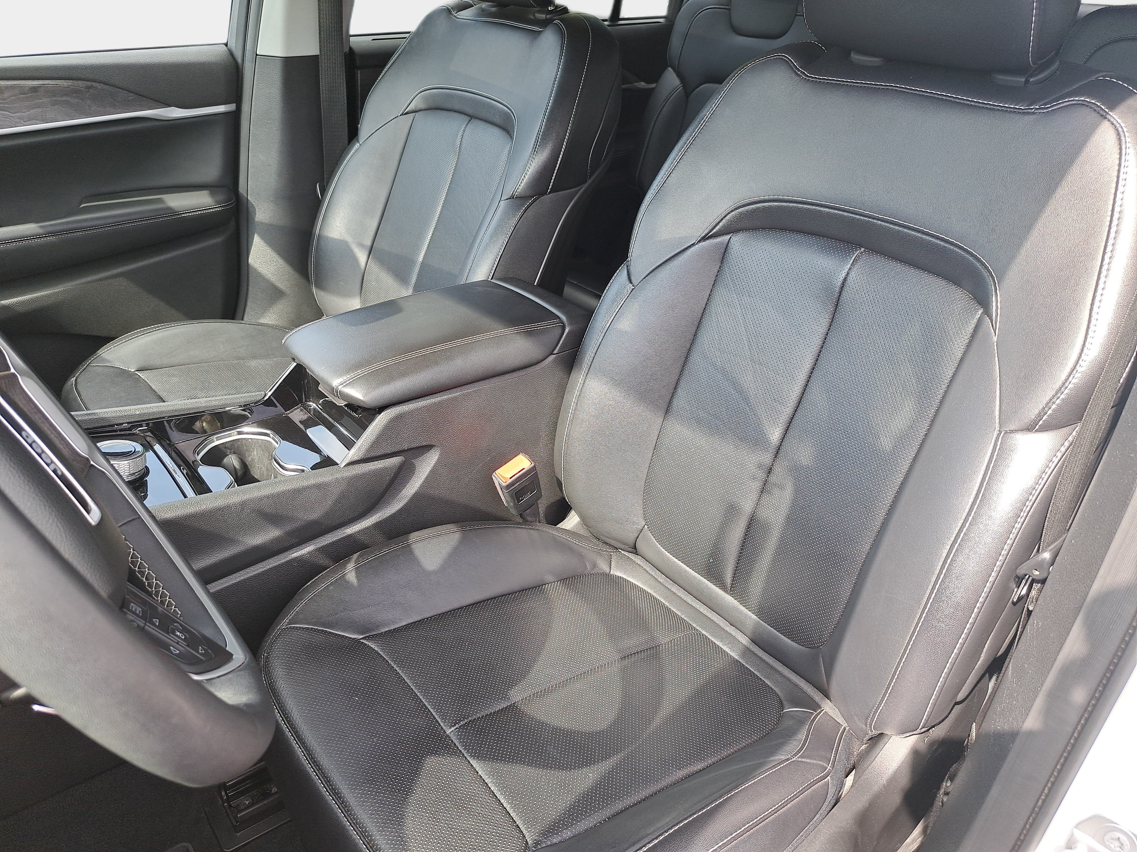 Used 2023 Jeep Grand Cherokee L Limited w/ Luxury Tech Group II AWD/4WD image 17