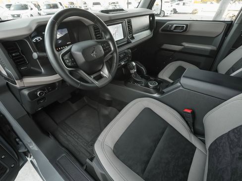 Used 2023 Ford Bronco Wildtrak image 6