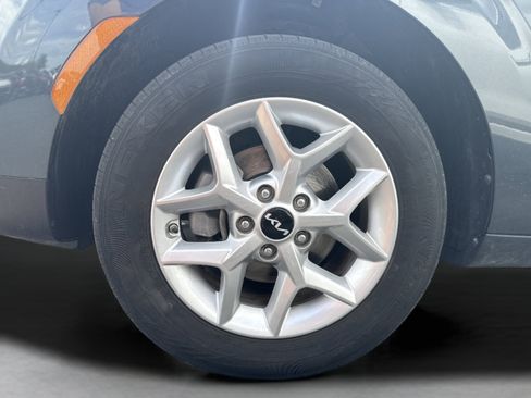 Used 2025 Kia Soul LX w/ LX Technology Package FWD image 7
