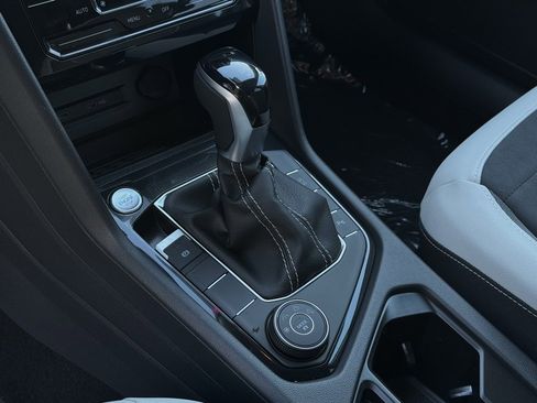 New 2026 Volkswagen Taos SE image 25