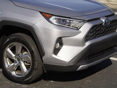Used 2021 Toyota RAV4 Limited AWD/4WD image 39