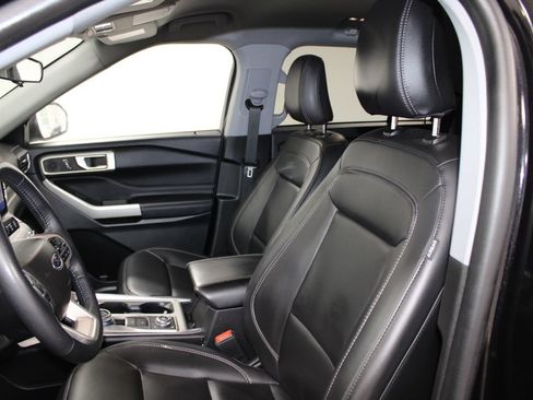 Used 2023 Ford Explorer XLT w/ Equipment Group 202A AWD/4WD image 13