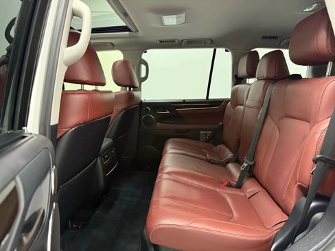 Used 2020 Lexus LX 570 4WD w/ 3rd Row & Luxury Pkg image 16