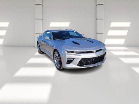 Used 2017 Chevrolet Camaro SS RWD image 3