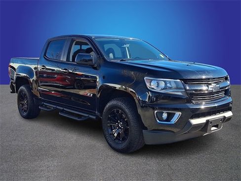 Used 2019 Chevrolet Colorado Z71 w/ Z71 Midnight Edition image 3