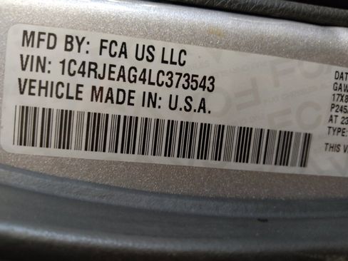 Used 2020 Jeep Grand Cherokee Laredo image 33