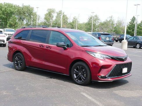 Used 2026 Toyota Sienna XSE AWD/4WD image 2