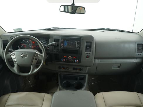 Used 2018 Nissan NV 3500 SL image 15