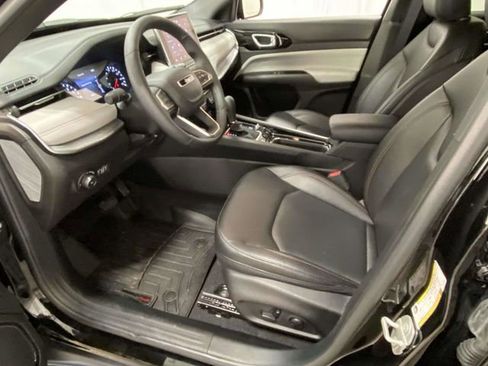 Used 2024 Jeep Compass Limited image 11