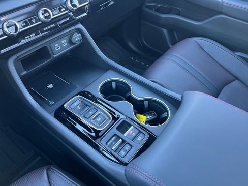 Certified 2025 Honda Pilot Black Edition image 30