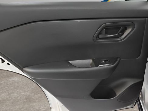 Used 2024 Nissan Rogue S FWD image 13