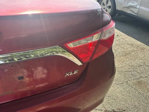 Used 2016 Toyota Camry XLE w/ Moonroof Package FWD image 11