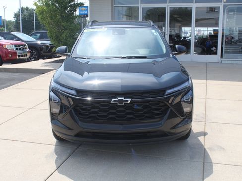 New 2026 Chevrolet Trax LT w/ Driver Confidence Package FWD image 9