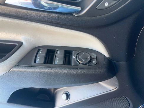 Used 2023 Chevrolet Equinox LT w/ Driver Convenience Package image 37