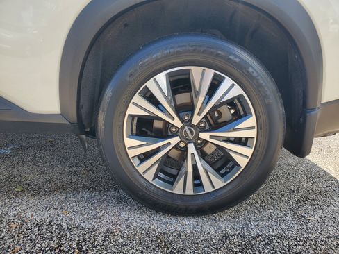 Used 2022 Nissan Rogue SV w/ SV Premium Package image 31