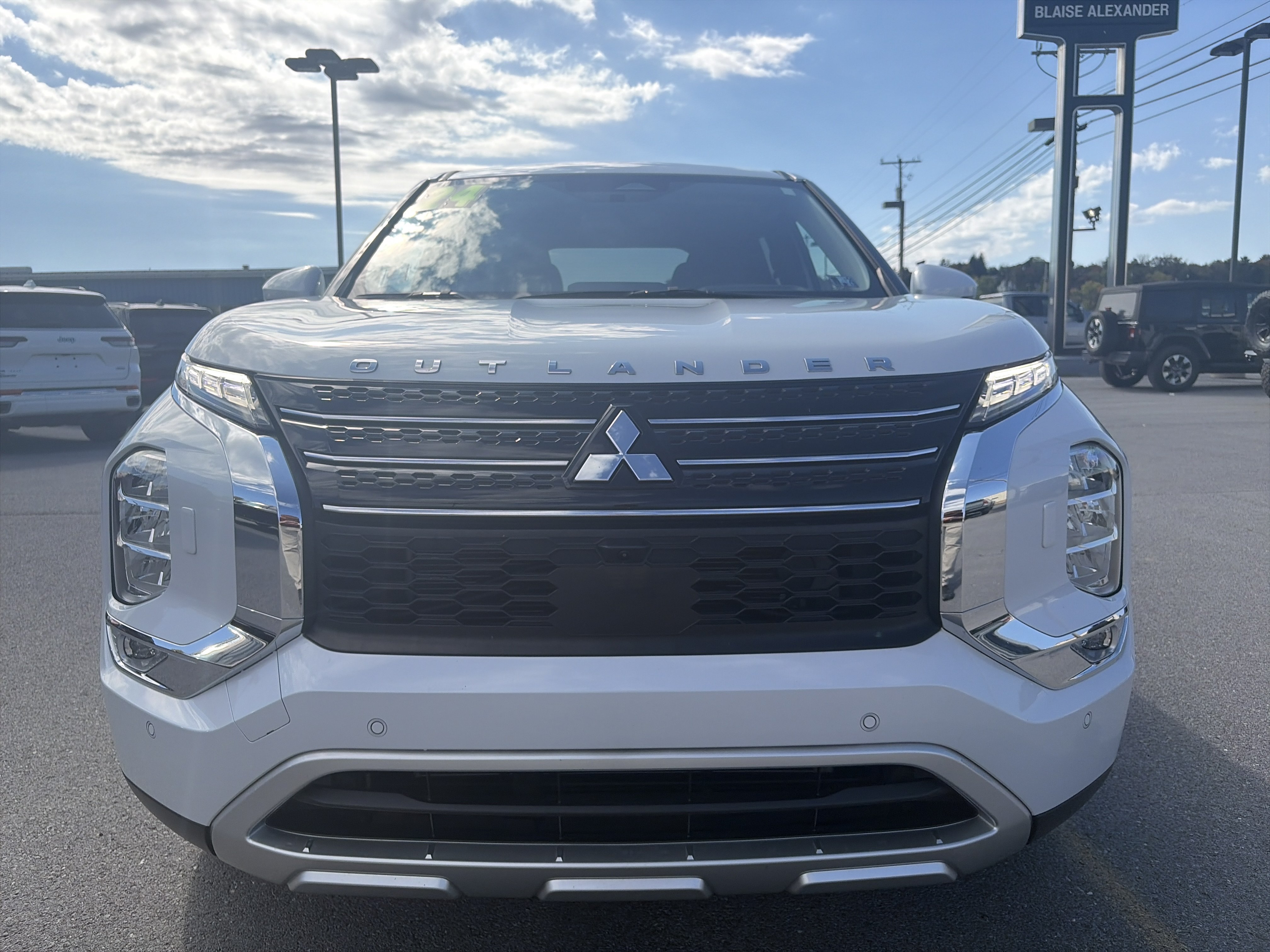 Used 2024 Mitsubishi Outlander SE AWD/4WD image 10
