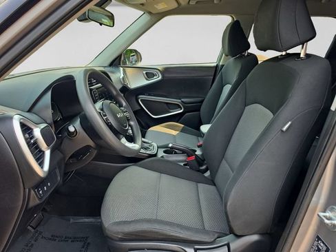 Used 2023 Kia Soul LX FWD image 10