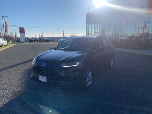 Used 2023 Honda HR-V LX image 2