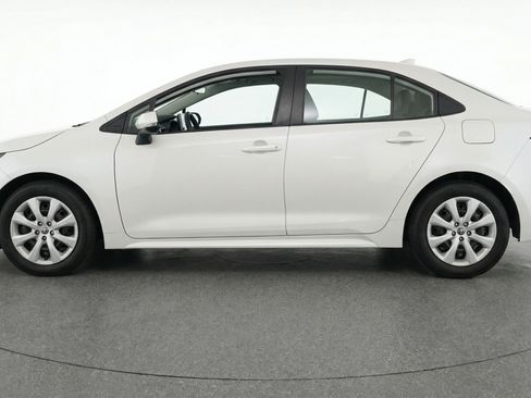 Used 2025 Toyota Corolla LE image 5