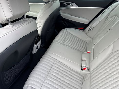 Used 2019 Genesis G70 2.0T Advanced w/ Elite Package image 12