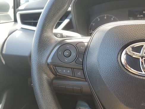 Used 2025 Toyota Corolla LE image 20