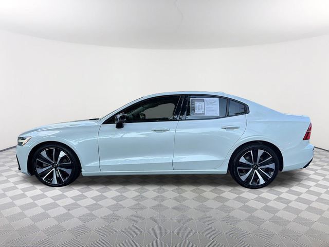 Used 2022 Volvo S60 B5 Momentum w/ Climate Package FWD image 8