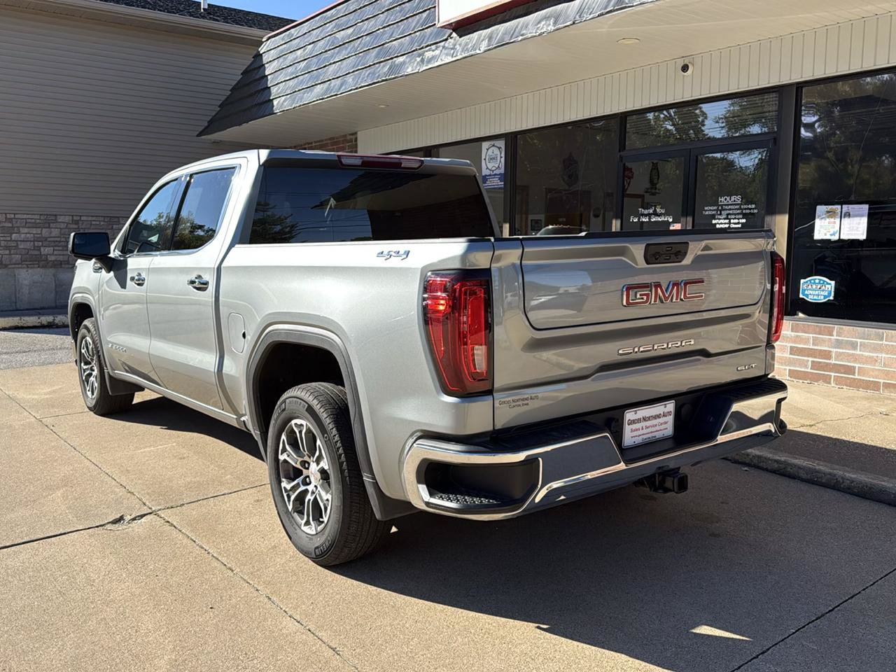 Used 2026 GMC Sierra 1500 SLT AWD/4WD image 5
