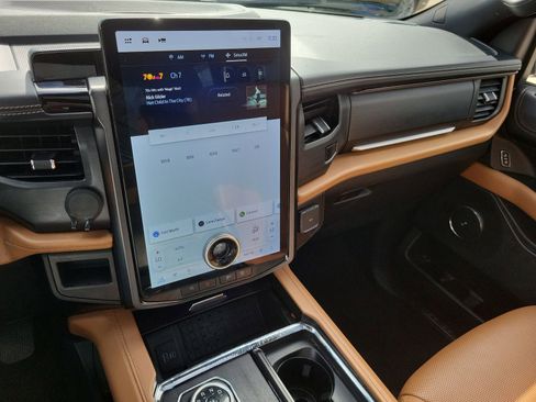 Used 2022 Ford Expedition Max Platinum image 13