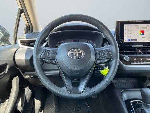 Used 2025 Toyota Corolla LE FWD image 10
