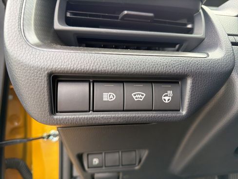 Used 2025 Toyota Prius XLE image 10